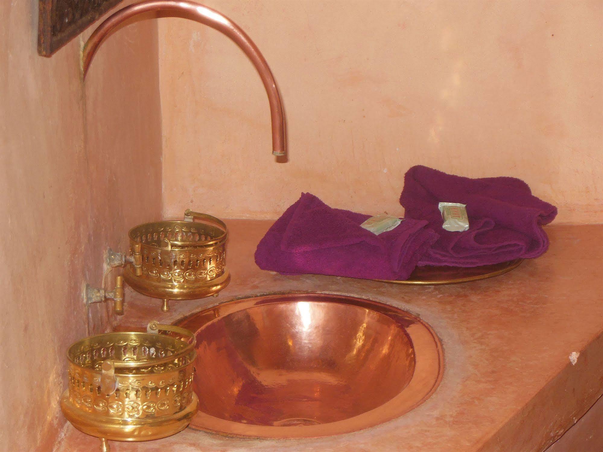 Kasbah Du Peintre Bed and Breakfast Ait Benhaddou Exteriör bild